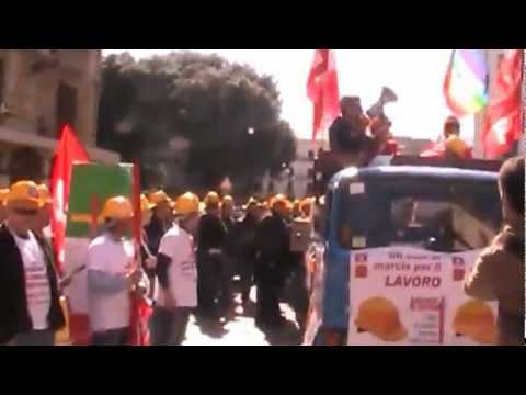 Manifestazione-per-il-Lavoro-a-Palermo-del-Comitato-disoccupati-il-corteo