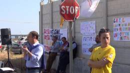 Manifestazione-dei-cinque-stelle-davanti-alla-centrale-enel-di-termini-imerese